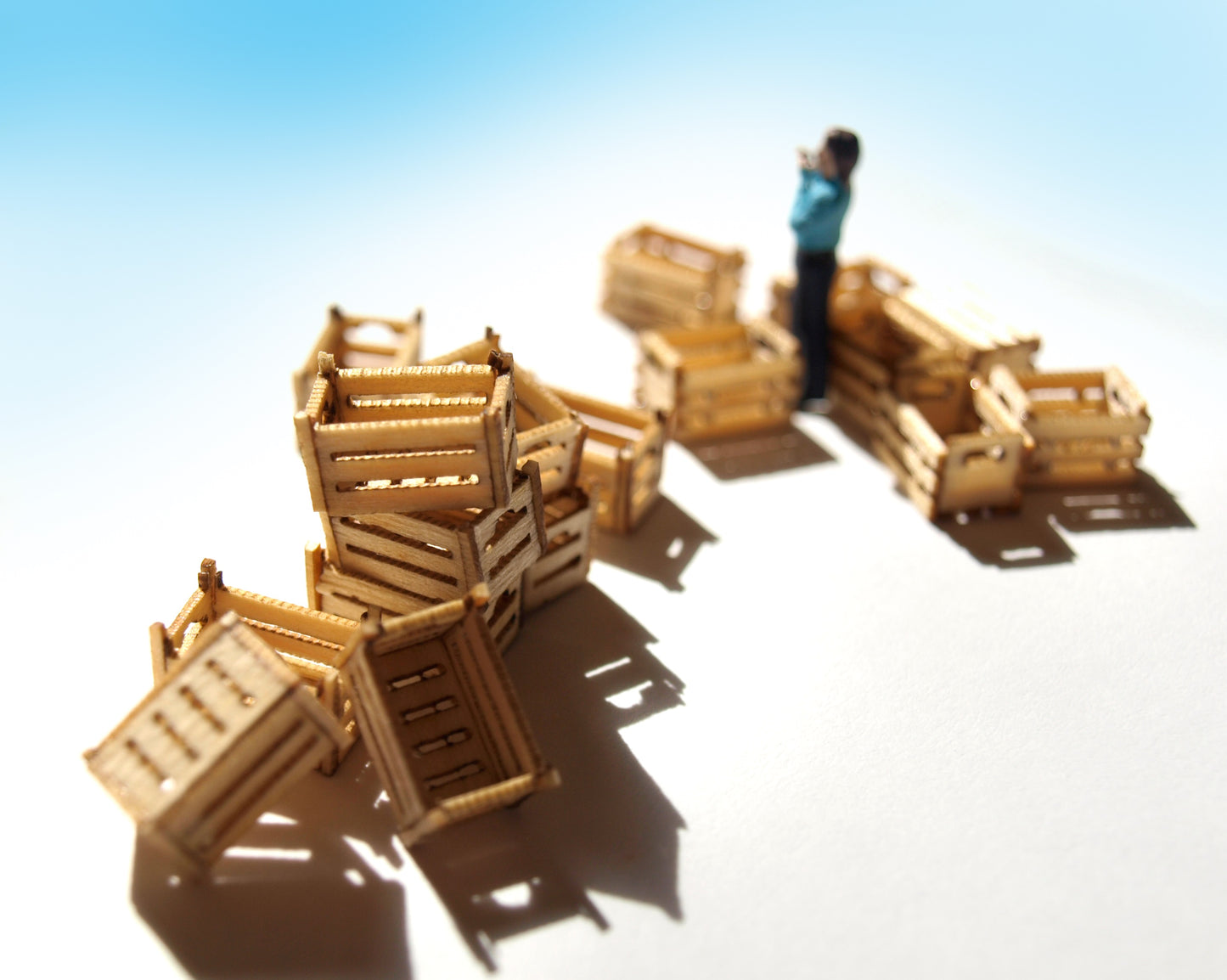 naaron88 built HO scale wooden crates for dioramas, dollhouses, miniature sceneries.