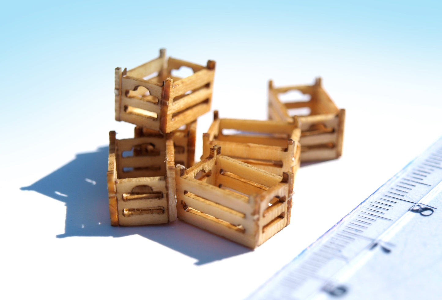 naaron88 built HO scale wooden crates for dioramas, dollhouses, miniature sceneries. Type B.
