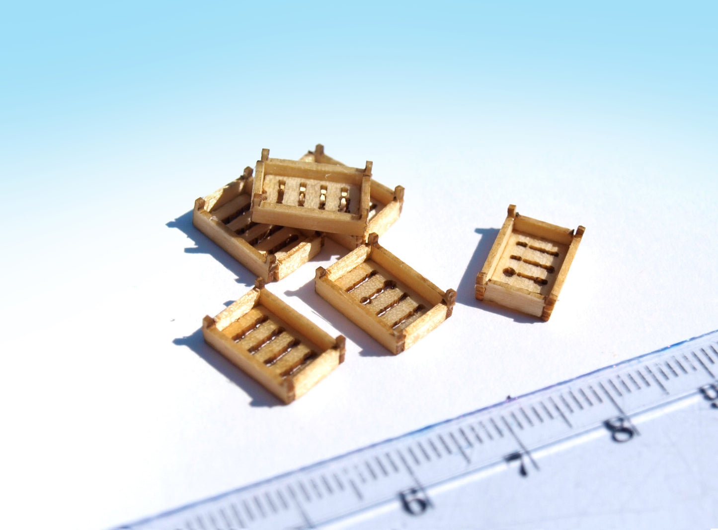 naaron88 built HO scale wooden crates for dioramas, dollhouses, miniature sceneries. Type C.