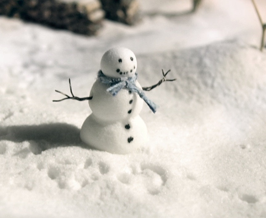 Miniature HO scale Sledge + Snowman Winter model railway diorama dollhouse 1:87