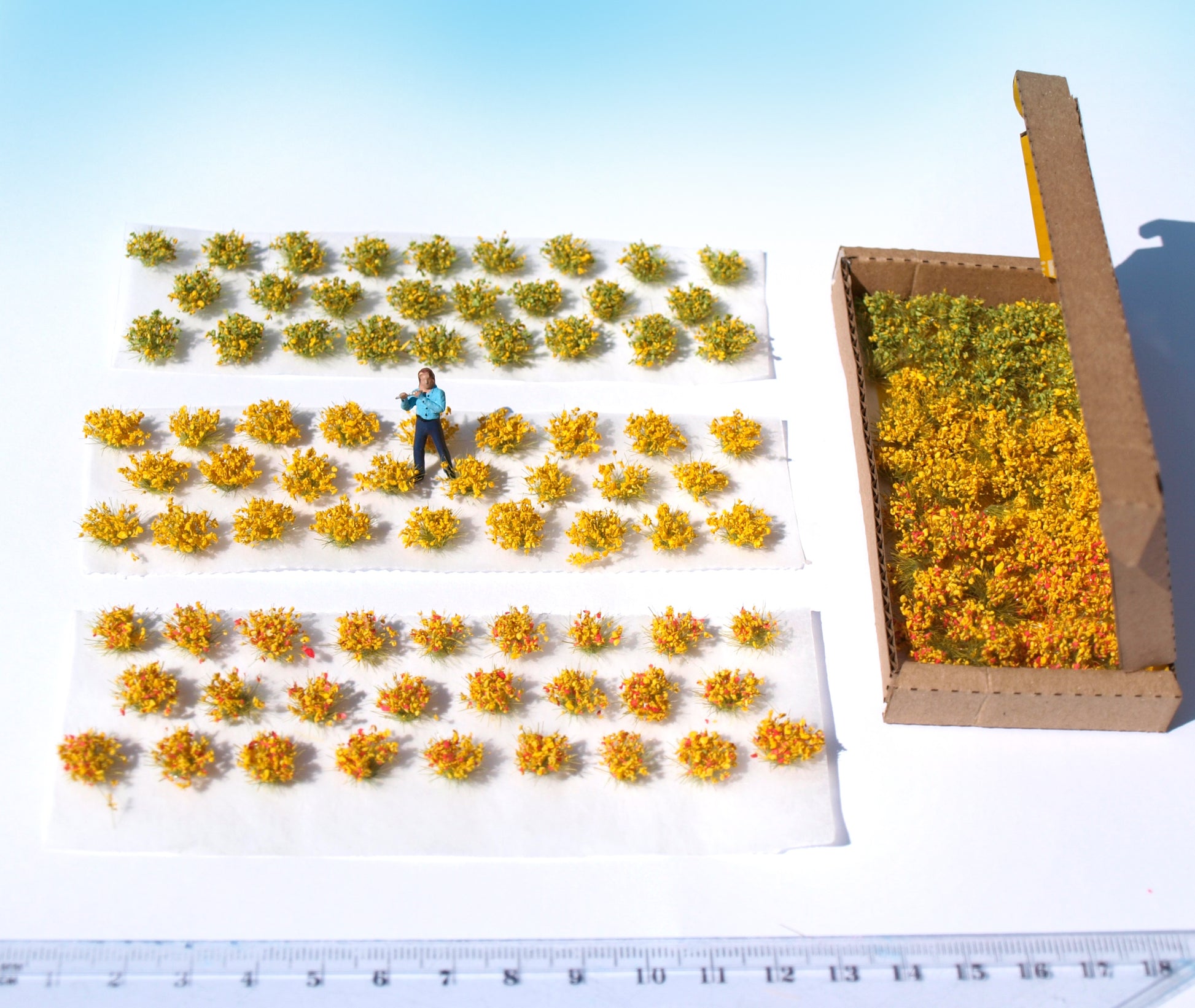 naaron88 miniature tufts set yellow mix for dollhouses, dioramas and HO scale sceneries