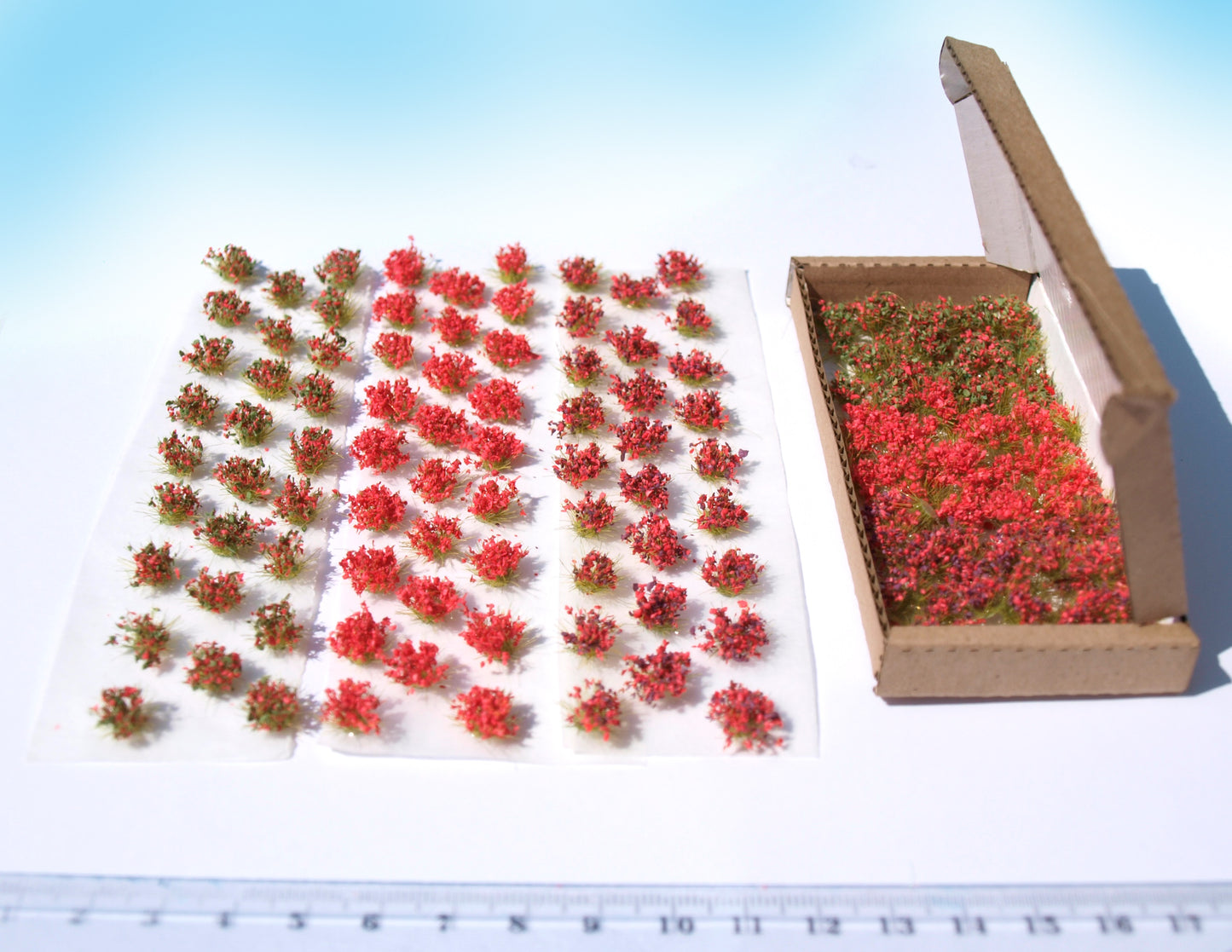 naaron88 red tufts, miniature model for HO scale dioramas, dollhouses and sceneries.