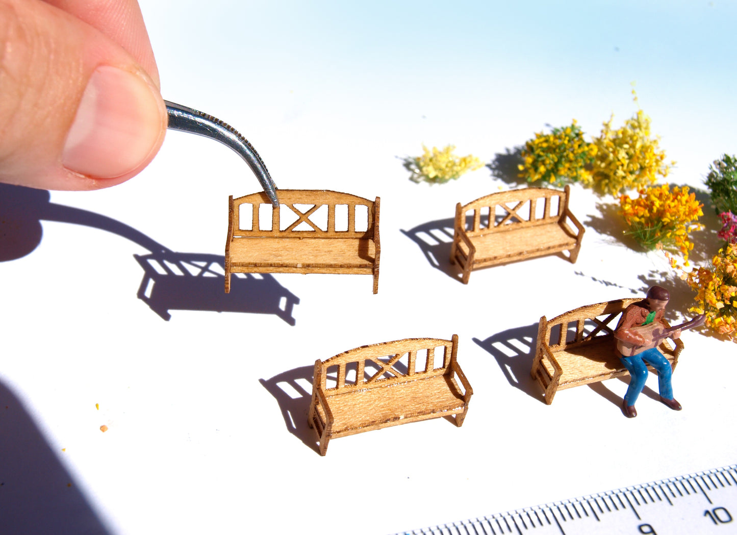 naaron88 HO scale garden benches, 4 pieces, built and painted, ready to use in your 1:87 scale miniature model diorama.